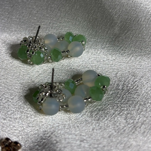 Hand crafted post earrings two tone frosted white and green beads and seed beads - Picture 5 of 9